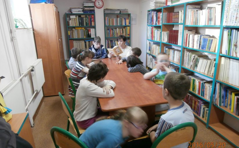 „Czytanie Dzieciom”  w Bibliotece Szkolnej